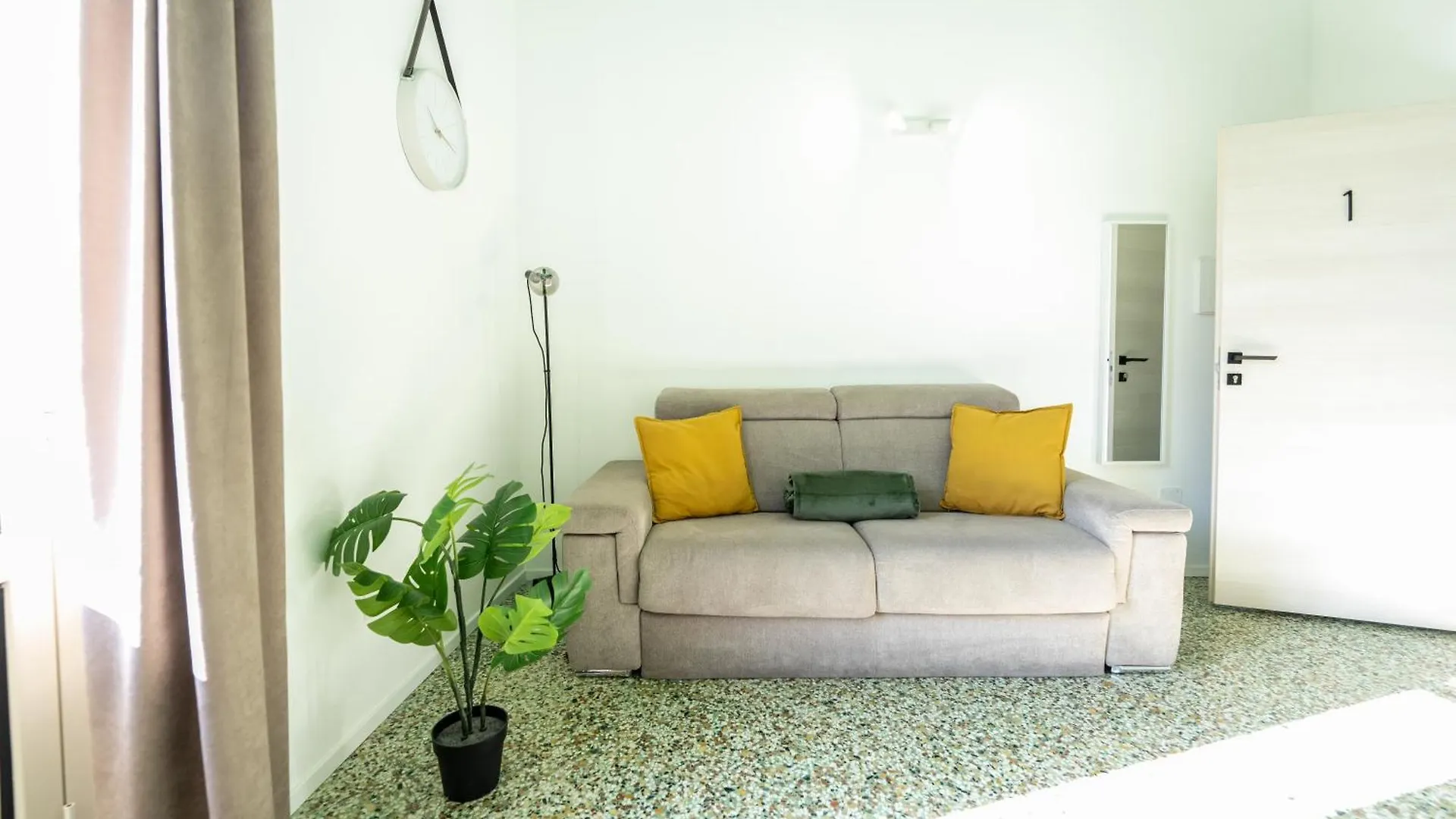 Pensión Valguarnera Studio Apartments Palermo
